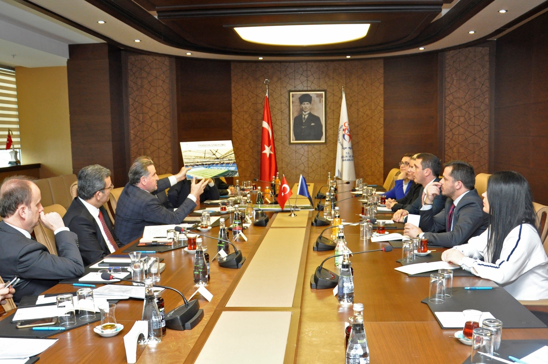 Turqia do të mbështesë Kosovën në ndërtimin e infrastrukturës sportive
