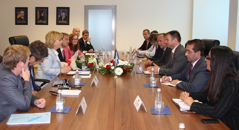 Suedia vlerëson progresin e bërë në Kosovë