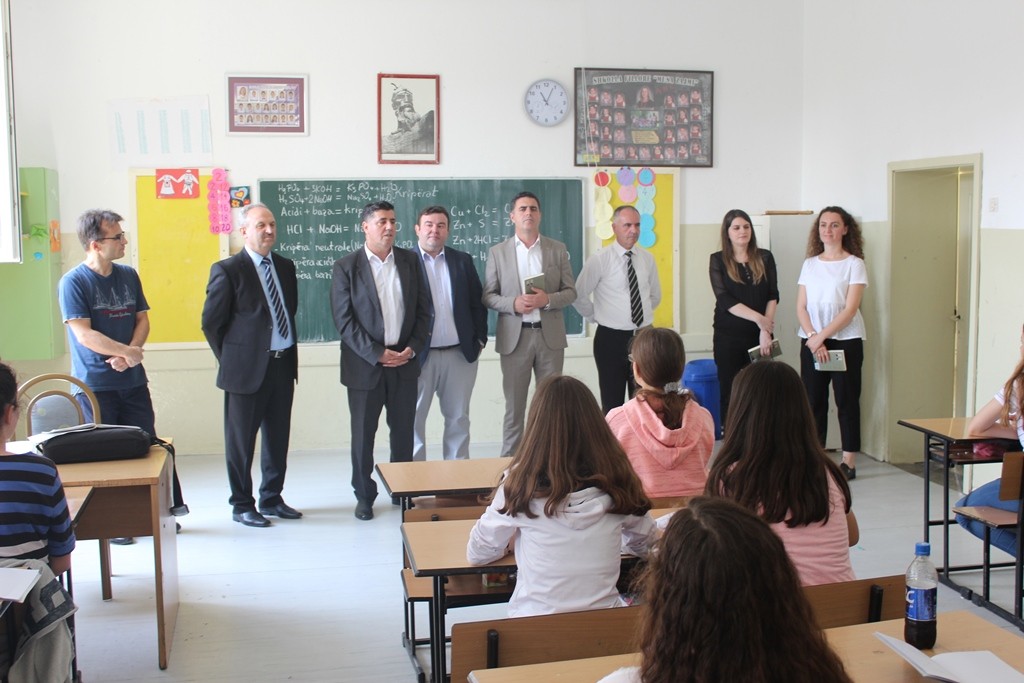 Kryetari Haziri uron nxënësit për Ditët e Lirisë së Gjilanit