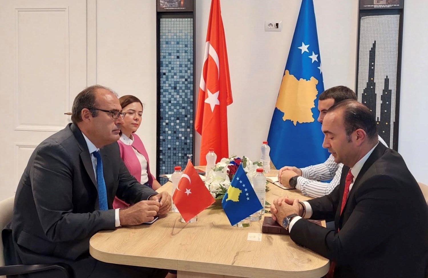 Rafuna priti Ambasadorin e Turqisë, biseduan për rritjen e bashkëpunimit ekonomik