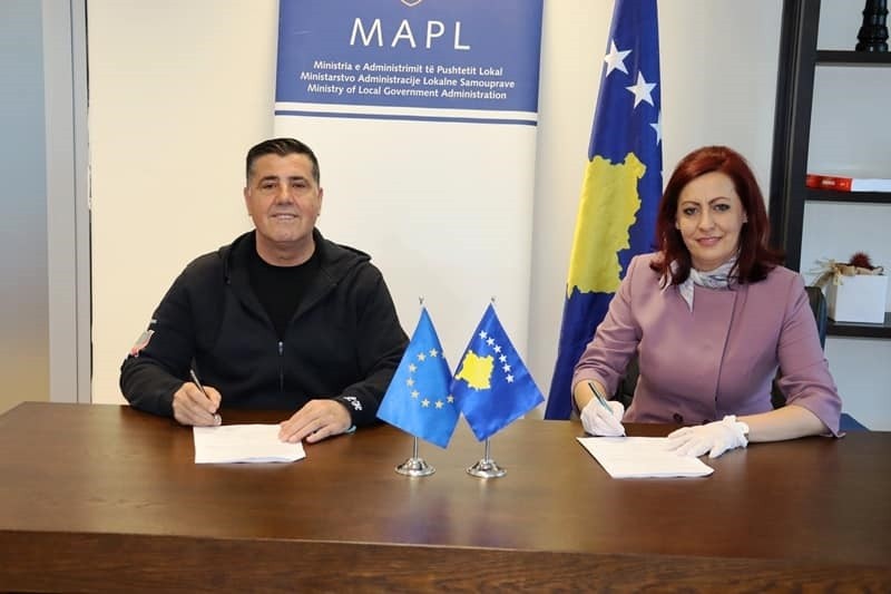 MAPL ndihmon Gjilanin me 50 mijë euro për rehabilitimin e rrugës në Pogragjë