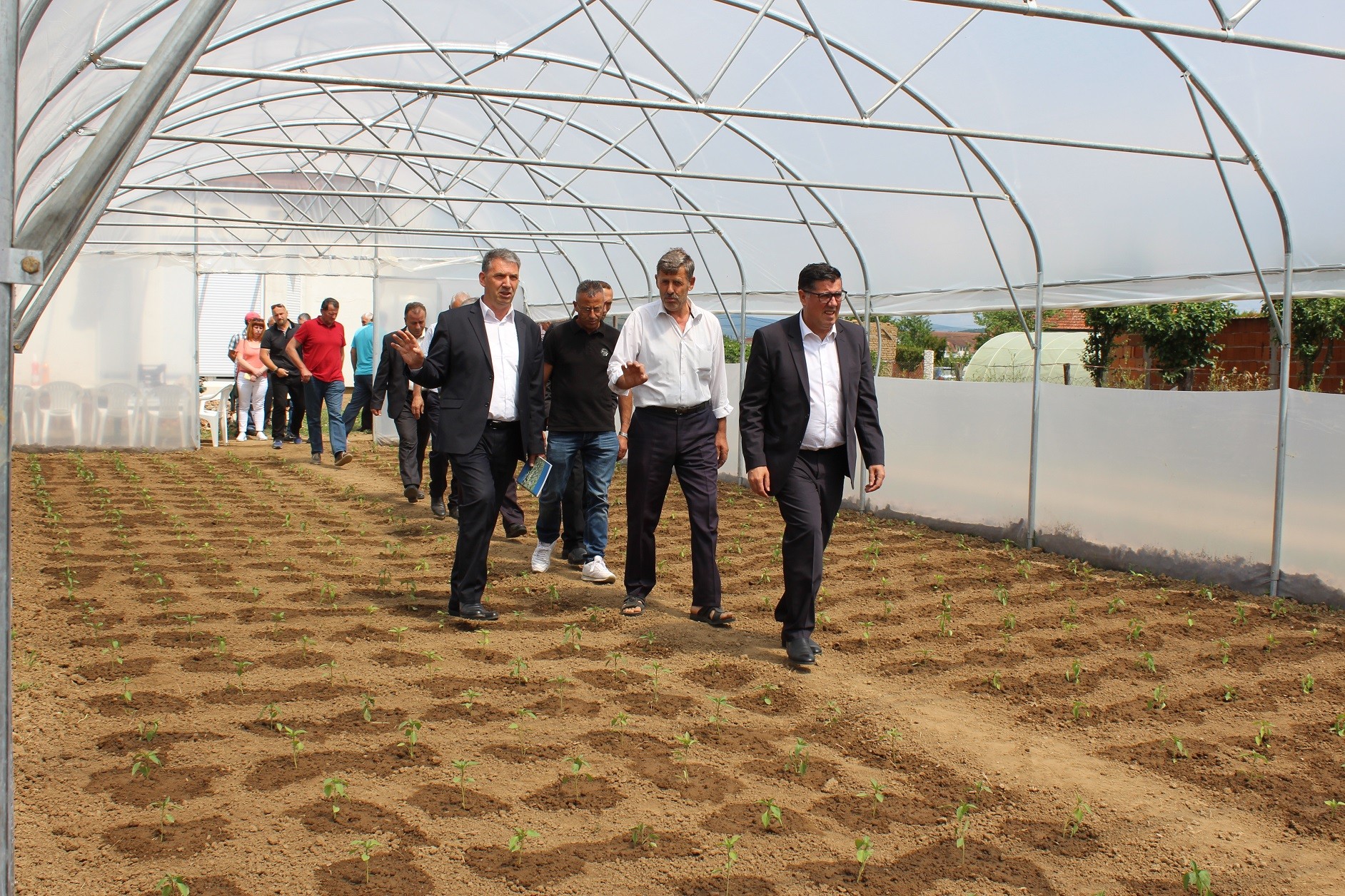 Gjilani shpërndan 4 mijë metra katror serra për bujqit