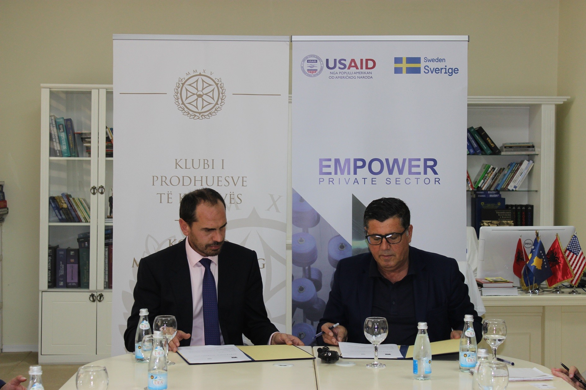 Gjilani nënshkruan marrëveshje për trajnimin e të rinjve në kompanitë prodhuese