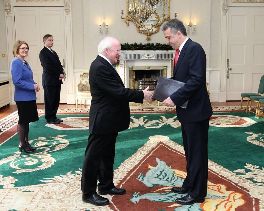 Hamiti dorëzoi letrat kredenciale te Presidenti i Irlandës