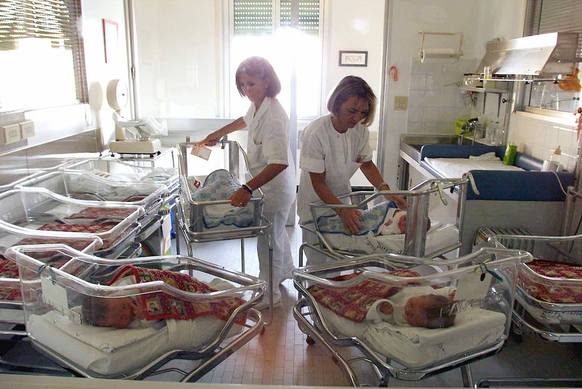 Ministri i Shëndetësisë viziton materniteti në Spitalin në Ferizaj
