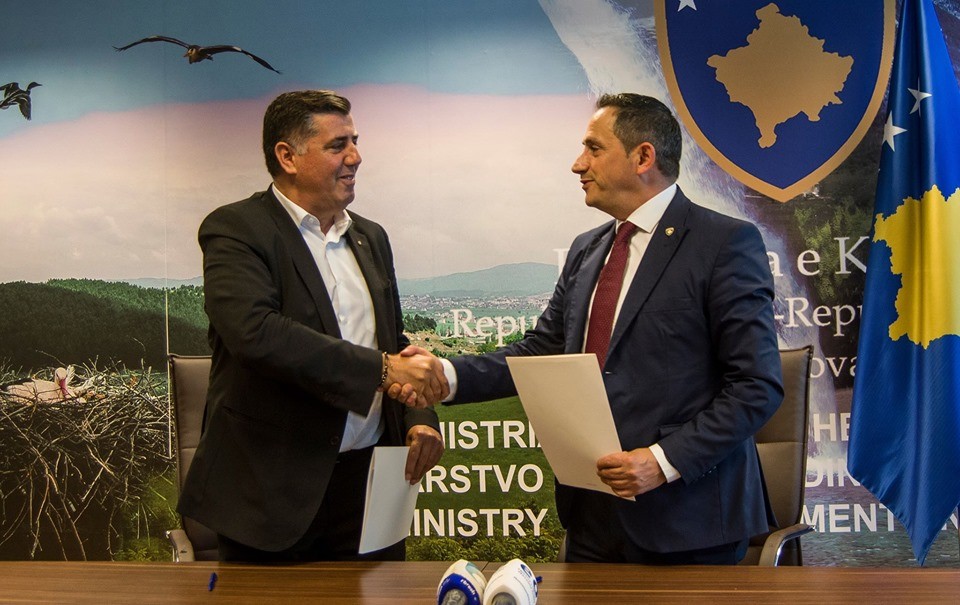 Nënshkruhet marrëveshja për krijimin e zonave të gjelbra në Gjilan