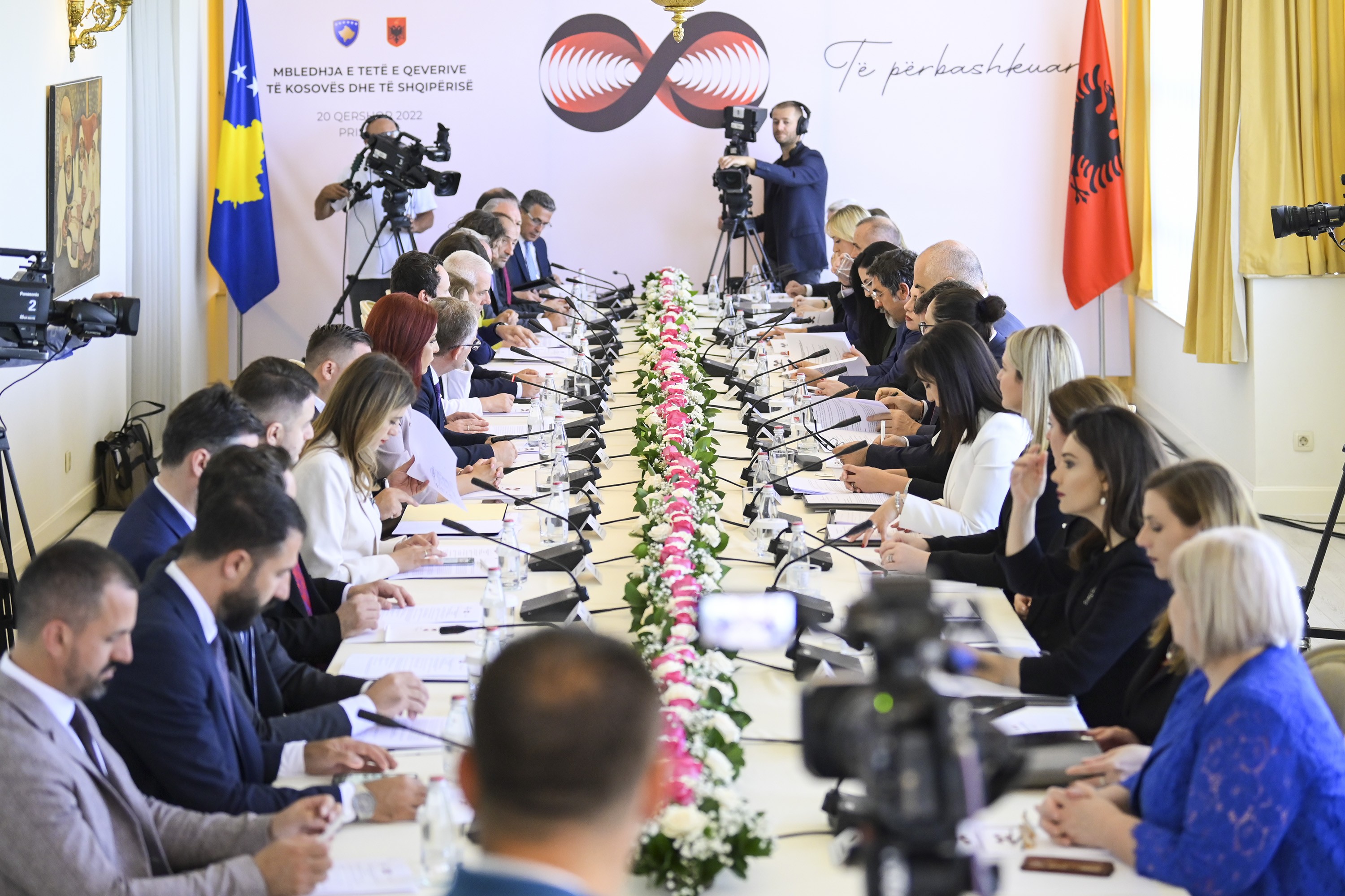 Qeveria e Kosovës dhe Qeveria e Shqipërisë nënshkruajnë 19 marrëveshje