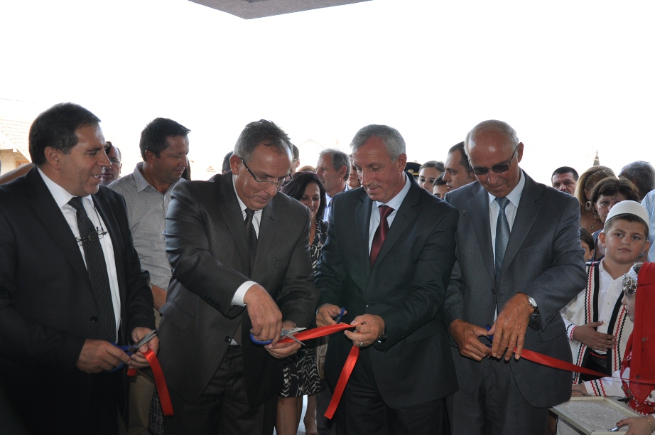 Ministri Buja përuroi shkollën e re në Gjilan