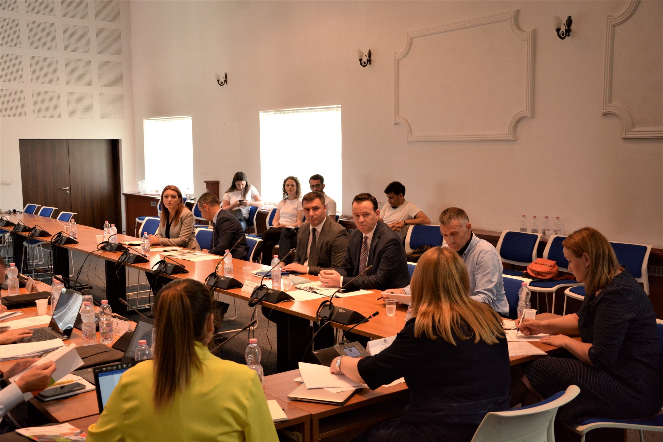 Ministri Peci raportojë në Komisionin për Menaxhim të Financave Publike