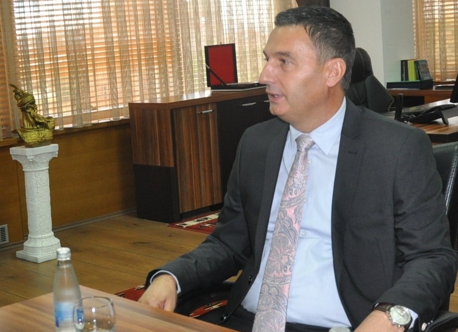 Qeveria nuk shkarkon ministrin e Arsimit, Shyqiri Bytyqi 