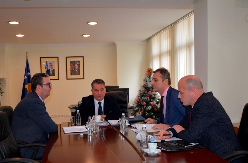Ministri Lekaj kërkoi zbatimin e standardeve të sigurisë së aviacionit civil 