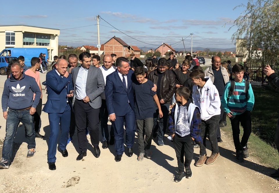 Ministri Lekaj vizitoi fshatin Tërrn 