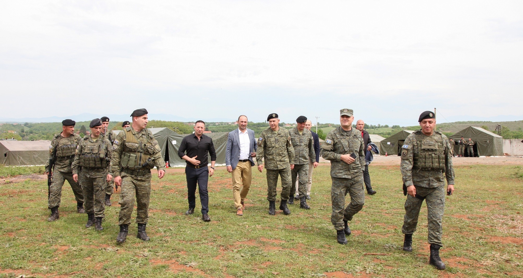 Ministri Mehaj vizitoi pjesëtarët e FSK-së në Babaj të Bokës