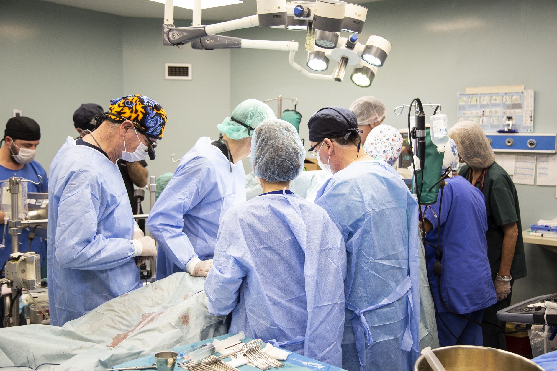 Mjekë kardiokirurgë nga Italia po operojnë pacientët në QKUK