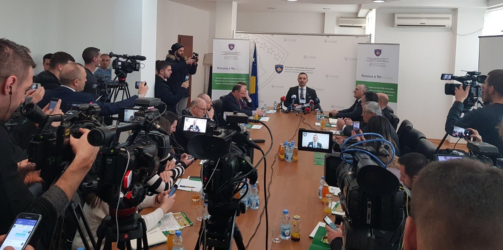 MZHE publikon kontratat komerciale për  TC “Kosova e Re”