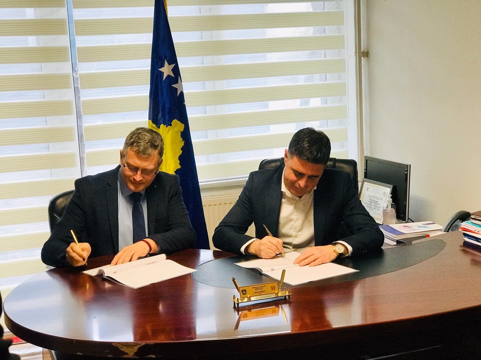 Gjilani nënshruan marrëveshje me Caritasin për përmirësimin e cilësisë së arsim