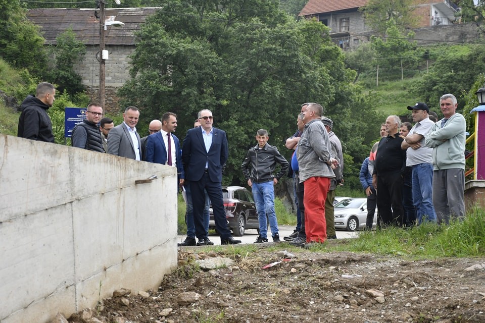 Ndërtohen muret mbrojtëse në Skorobisht të Prizrenit
