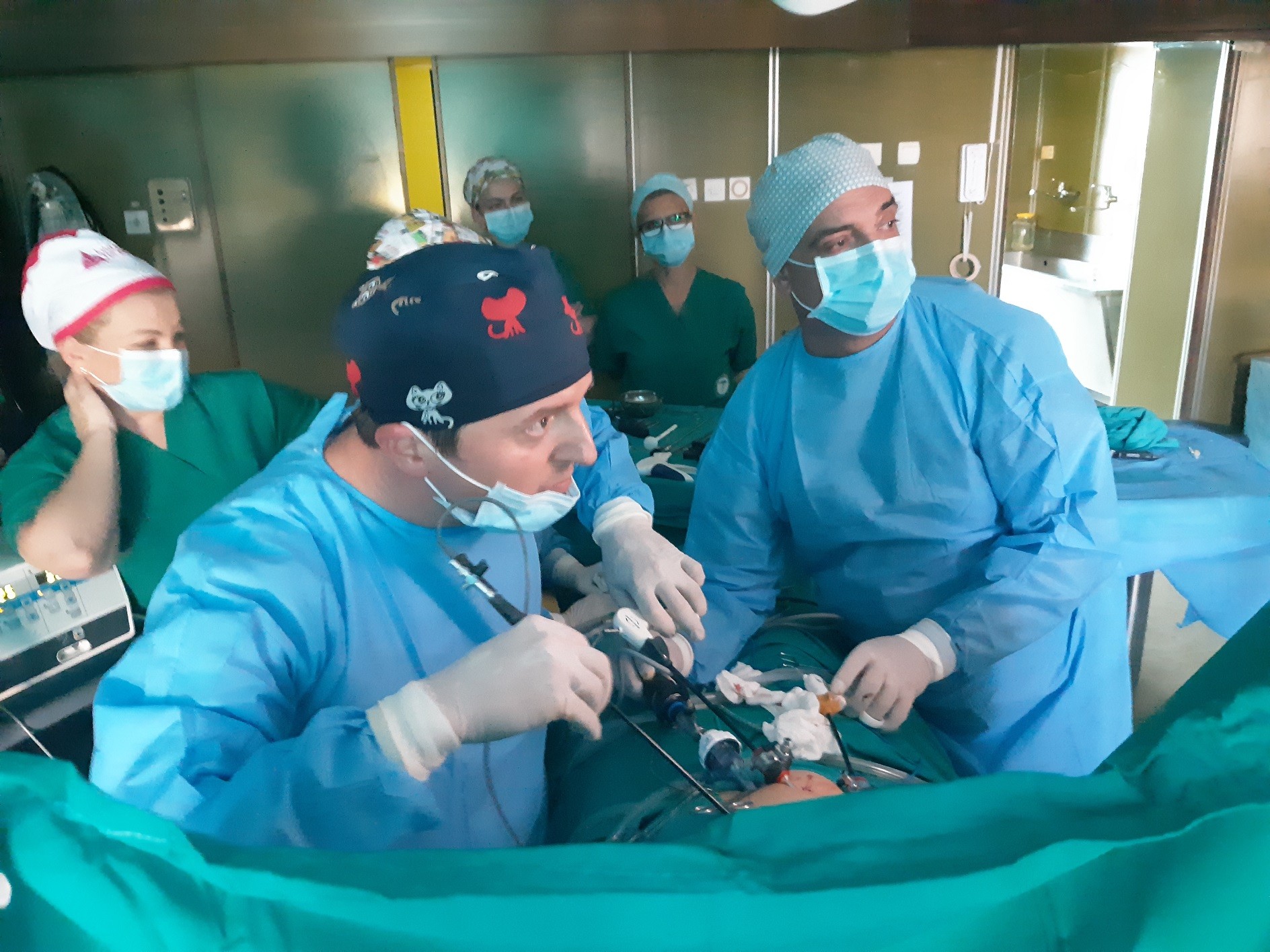 Kryhen 2 rastet e para me laparaskop në kirurgji pediatrike