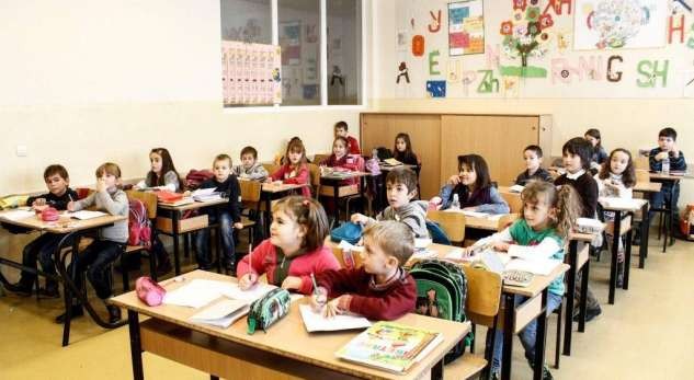Në të gjitha shkollat ora e parë e mësimit do t'i kushtohet Skënderbeut