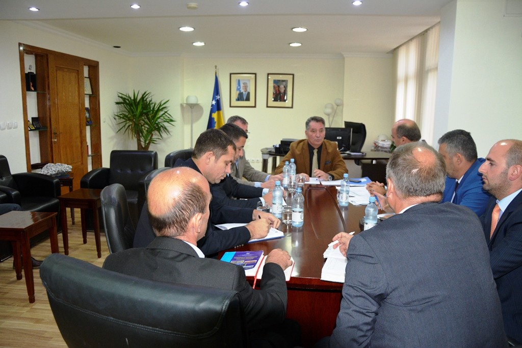 Ministri Lekaj diskuton për problemet e Mamushës, Infrakosit dhe Trainkos 