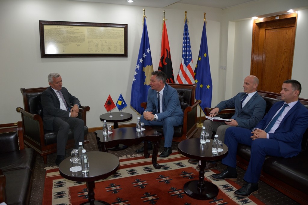 Ministri Lekaj kërkoi të riaktualizohet çështja e portit të Durrësit për Kosovën