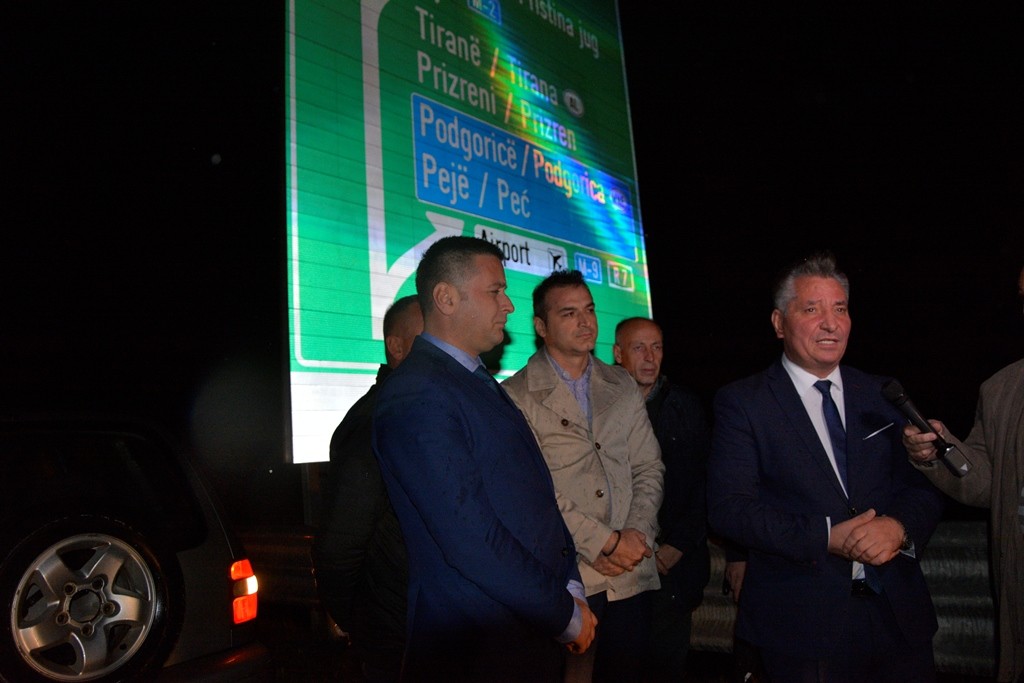 Ministri Lekaj urdhëron ndriçimin dhe sinjalistikën e autostradave