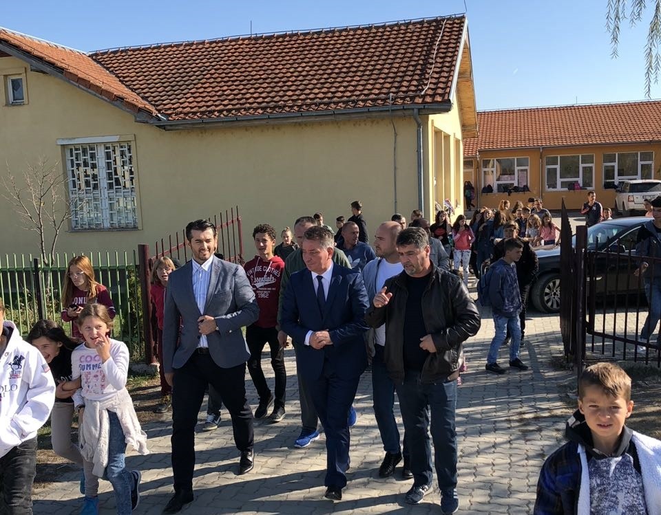Ministri Lekaj vizitoi fshatin Tërrn 