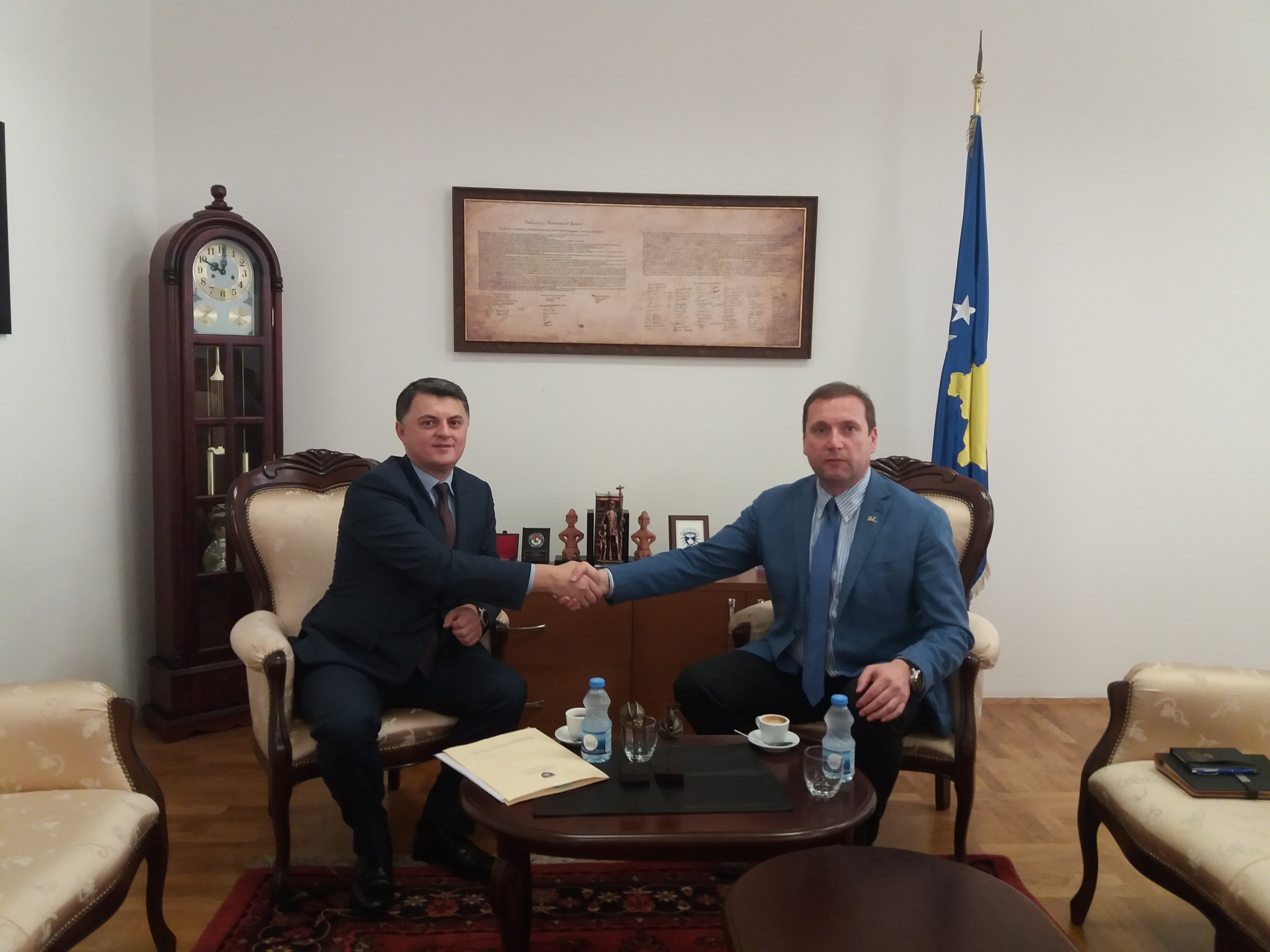 Ministri Sefaj priti në takim ambasadorin Lirim Greiçevci