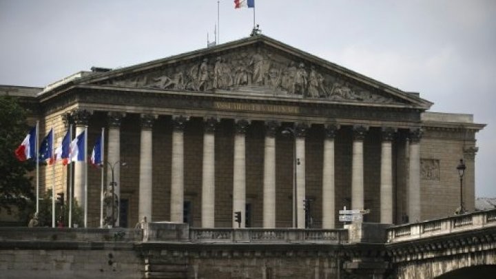 Franca miraton ligjin kundër terrorizmit