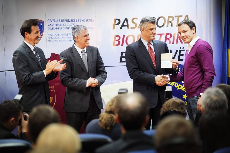 Filloi lëshimi i pasaportave biometrike të Kosovës 