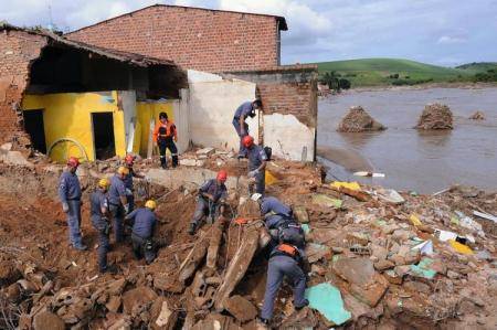 Përmbytjet në Brazil, mbi 500 të vdekur