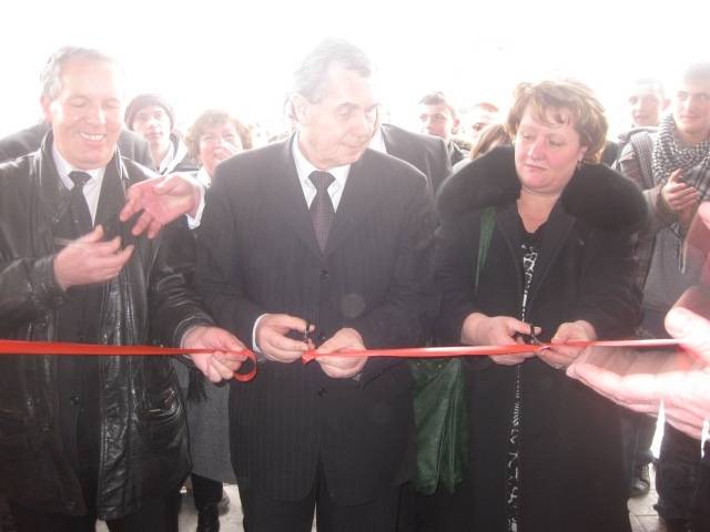 Përurohen dy objekte të reja shkollore në Mitrovicë