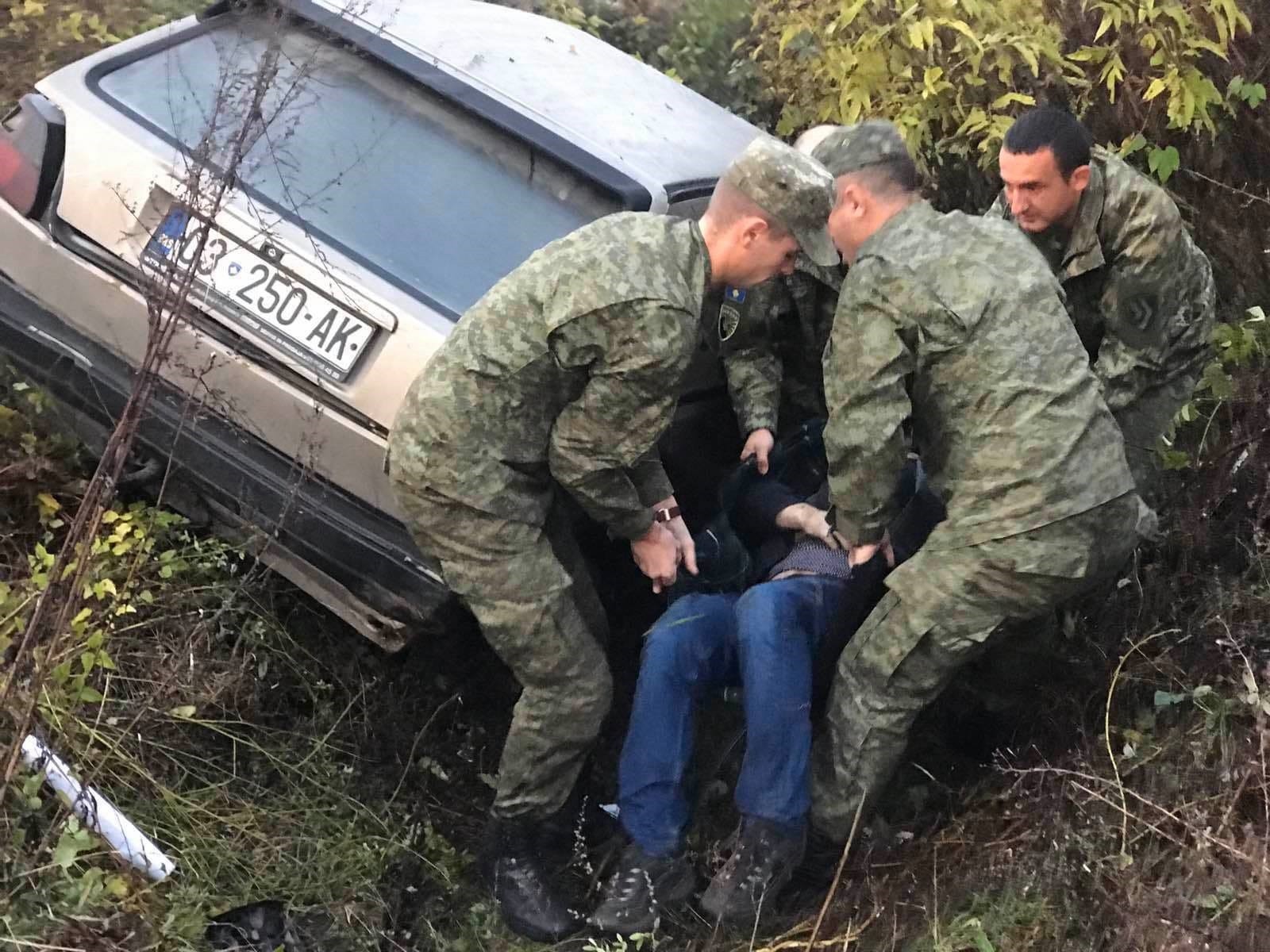 Pjesëtarët e FSK-së shpëtojnë jetën e një qytetari të aksidentuar  
