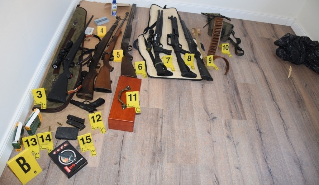 Policia e Kosovës konfiskon arsenal armësh në Mramor