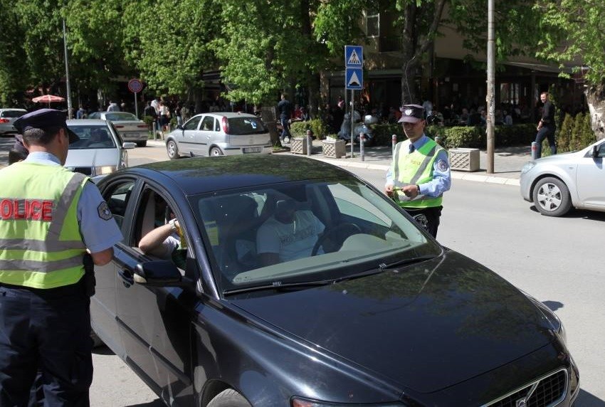 Policia vazhdon identifikimin e kundërvajtësve në trafikun rrugor   