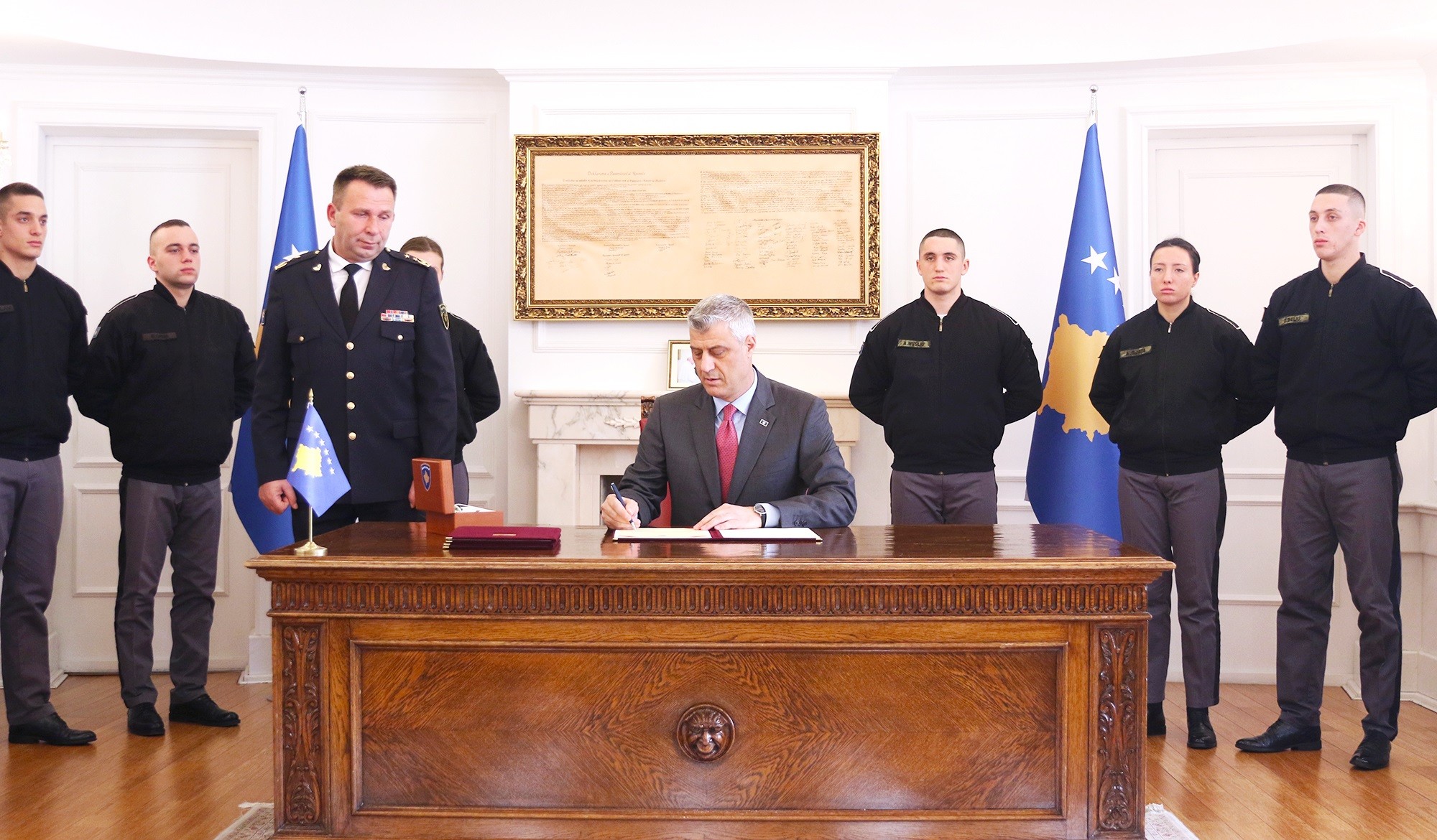 Presidenti dekreton ligjet për Ushtrinë e Kosovës