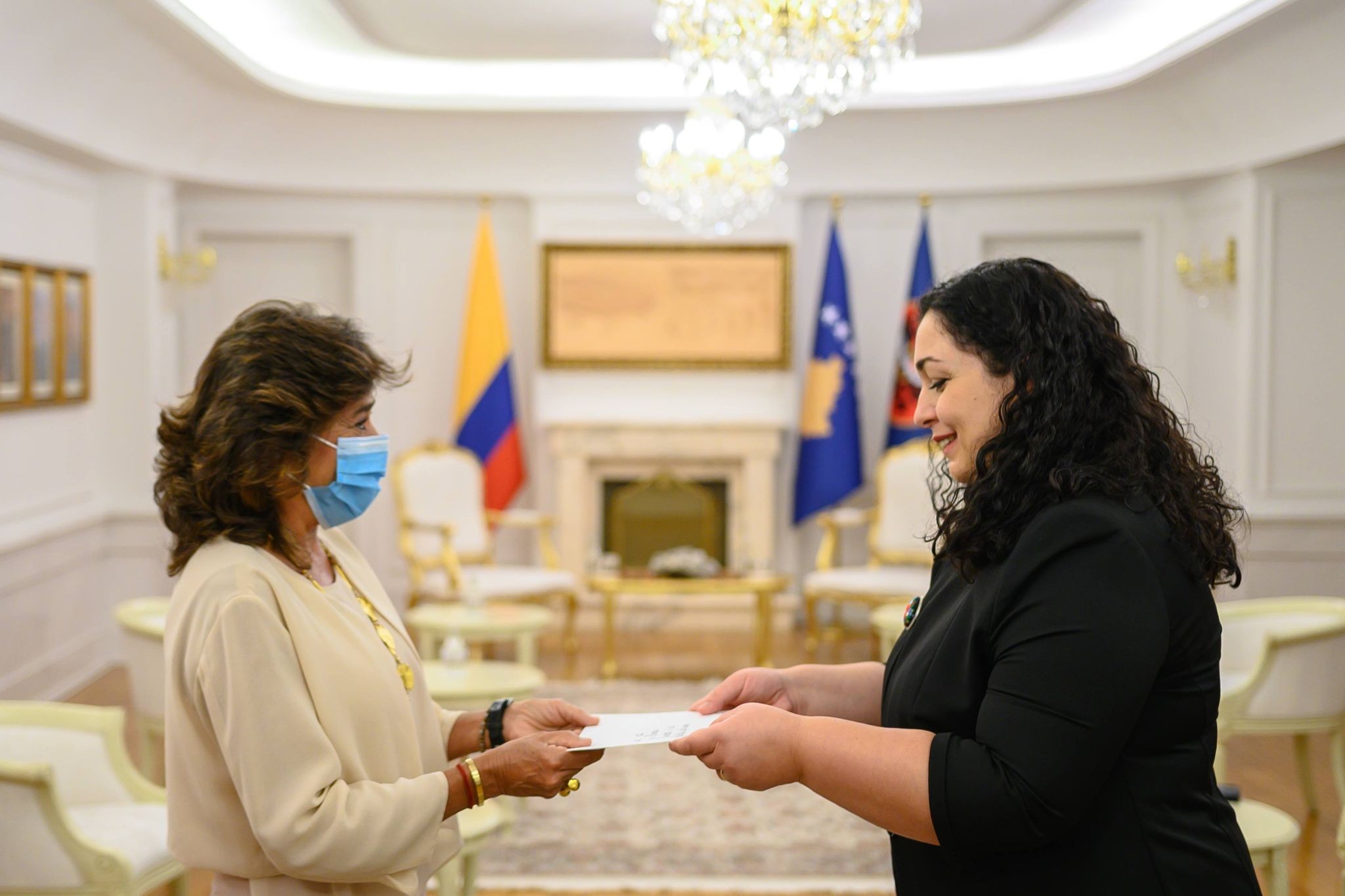Presidentja Osmani pranon letrat kredenciale nga ambasadorja e Kolumbisë