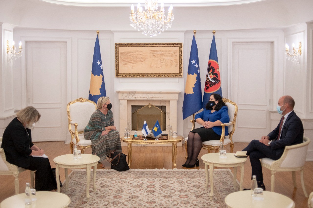 Presidentja Osmani priti ambasadoren e Finlandës, Pia Stjernvall