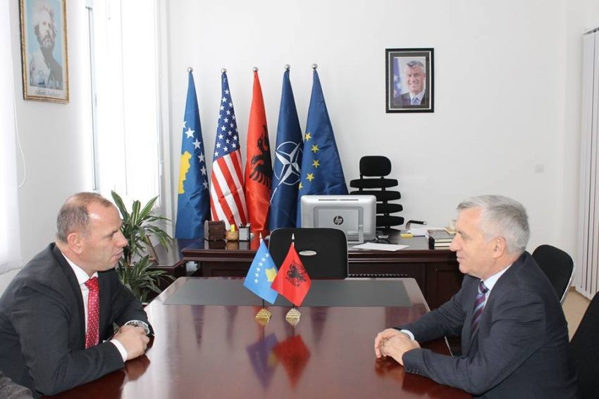 Ambasadori Minxhozi viziton komunën e Gllogovcit dhe Skenderajt