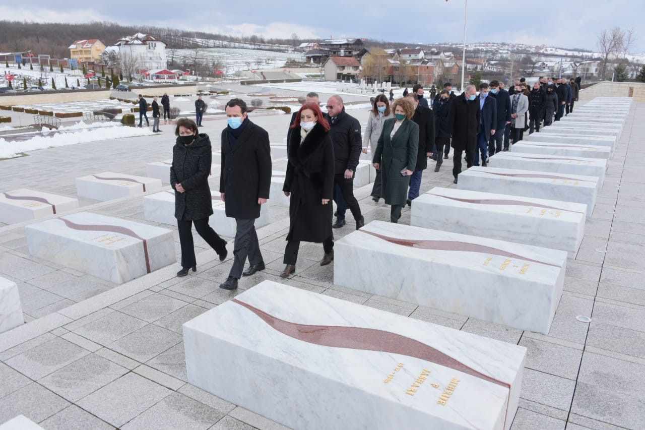 Kurti: Kthehemi e rikthehemi në Prekaz për ta kuptuar se nga vijmë e ku shkojmë