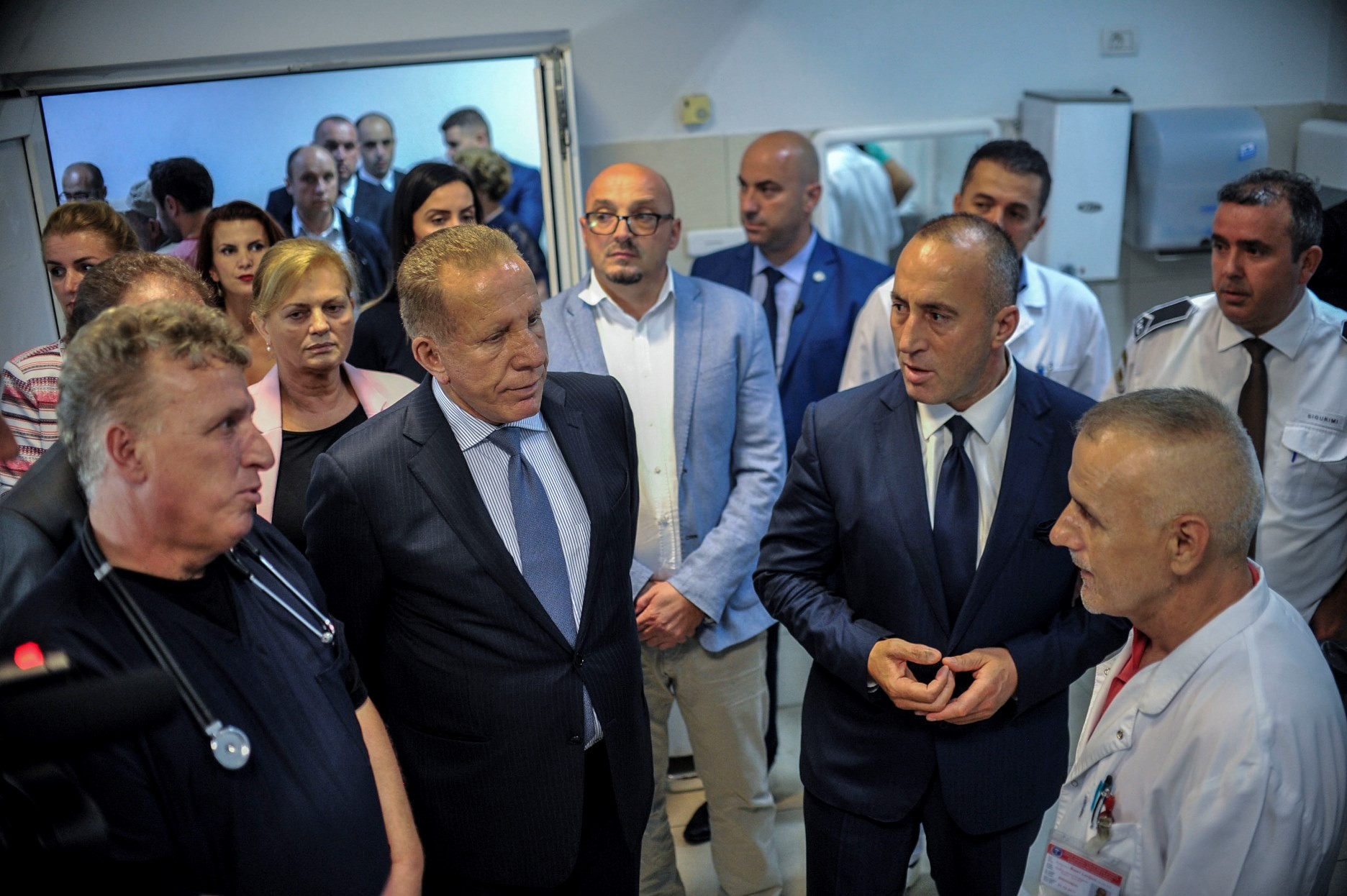Kryeministri Haradinaj premton ta përmirësoj gjendjen në shëndetësi