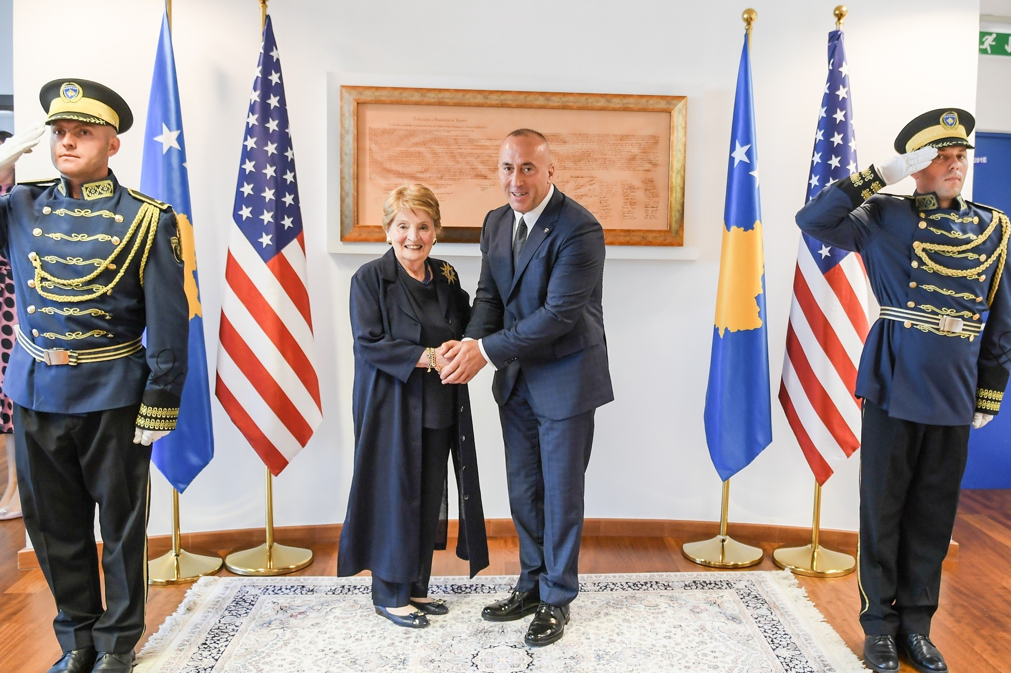 Albright e vendosur që të vazhdojë të mbështesë Kosovën 