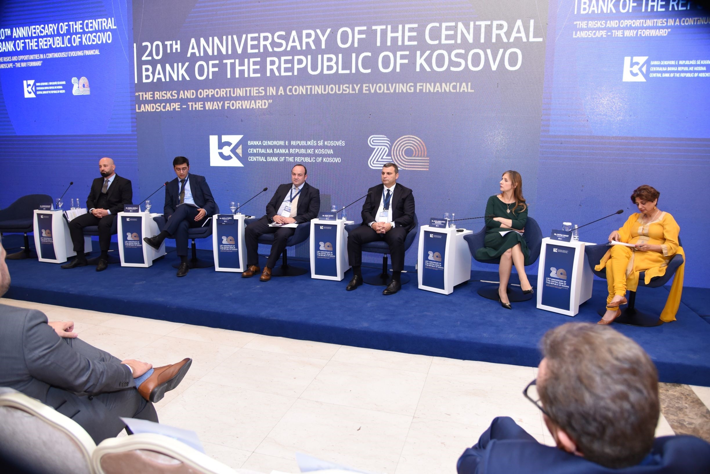 Diskutohet për mundësitë dhe rreziqet e sektorit bankar