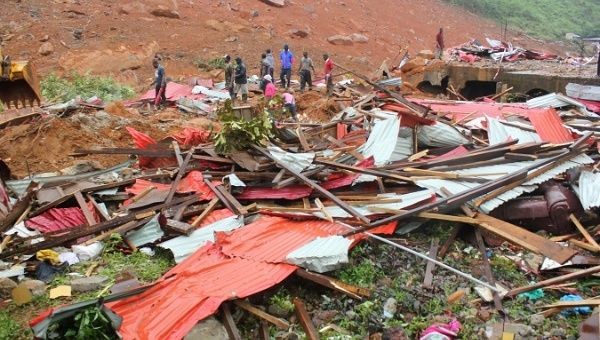 Mbi 200 të vdekur nga përmbytjet dhe rrëshqitjet e tokës në Sierra-Leone