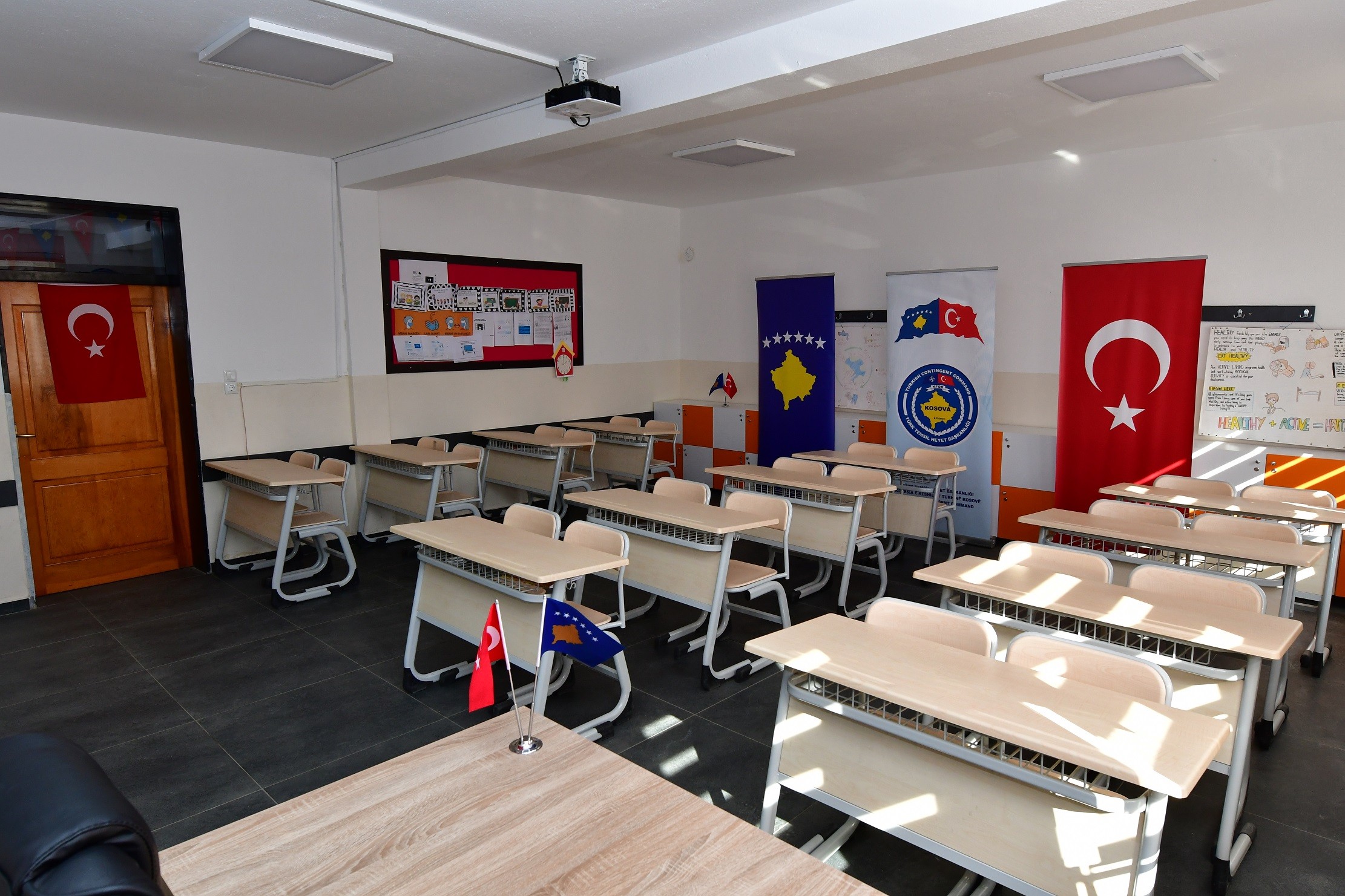 KFOR-i turk rinovon shkollën fillore në Krushë të Vogël