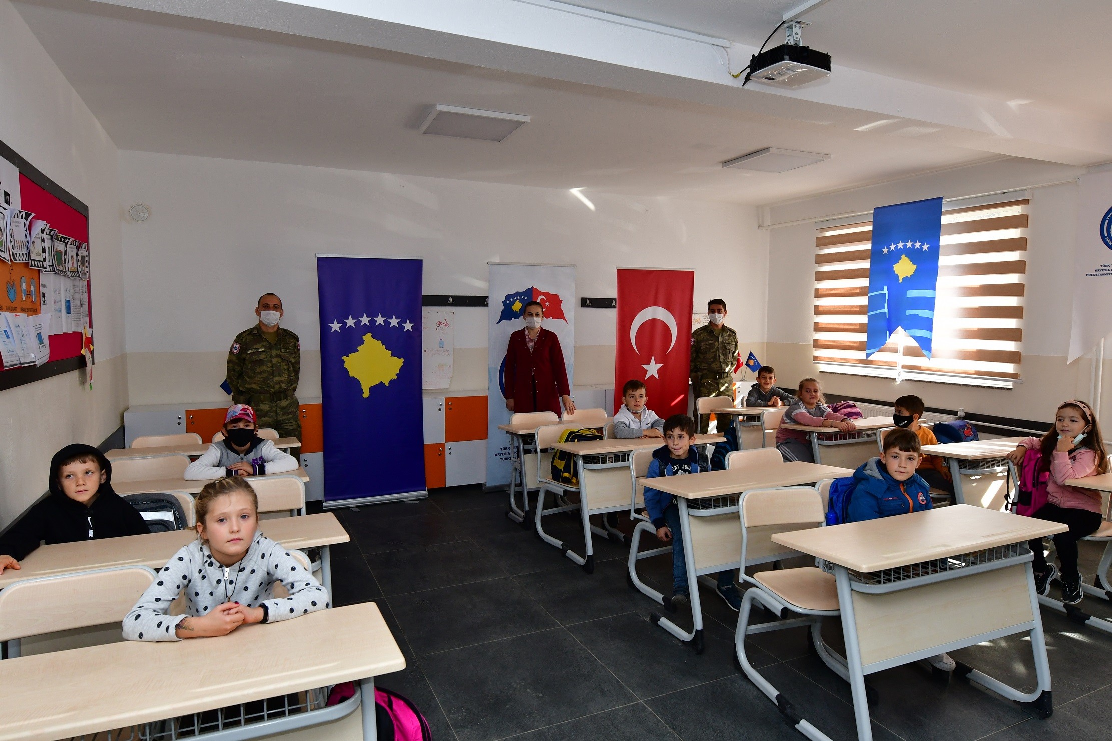 KFOR-i turk rinovon shkollën fillore në Krushë të Vogël