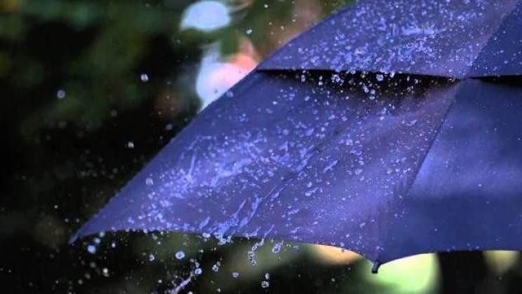 Vikendi mund të shoqërohet me reshje shiu dhe shkarkime rrufesh