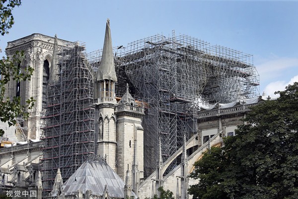 Parlamenti francez miratoi draftin për rindërtimin e katedrales Notre-Dame