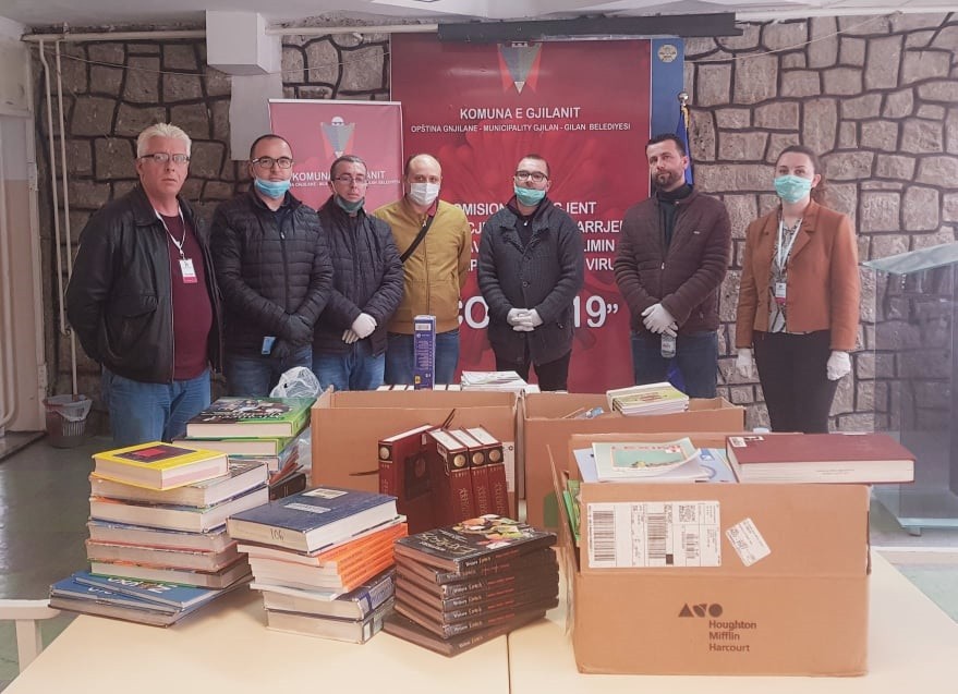 Rotary Club Gjilani i dorëzon Komunës donacion me libra e mjete shkollore
