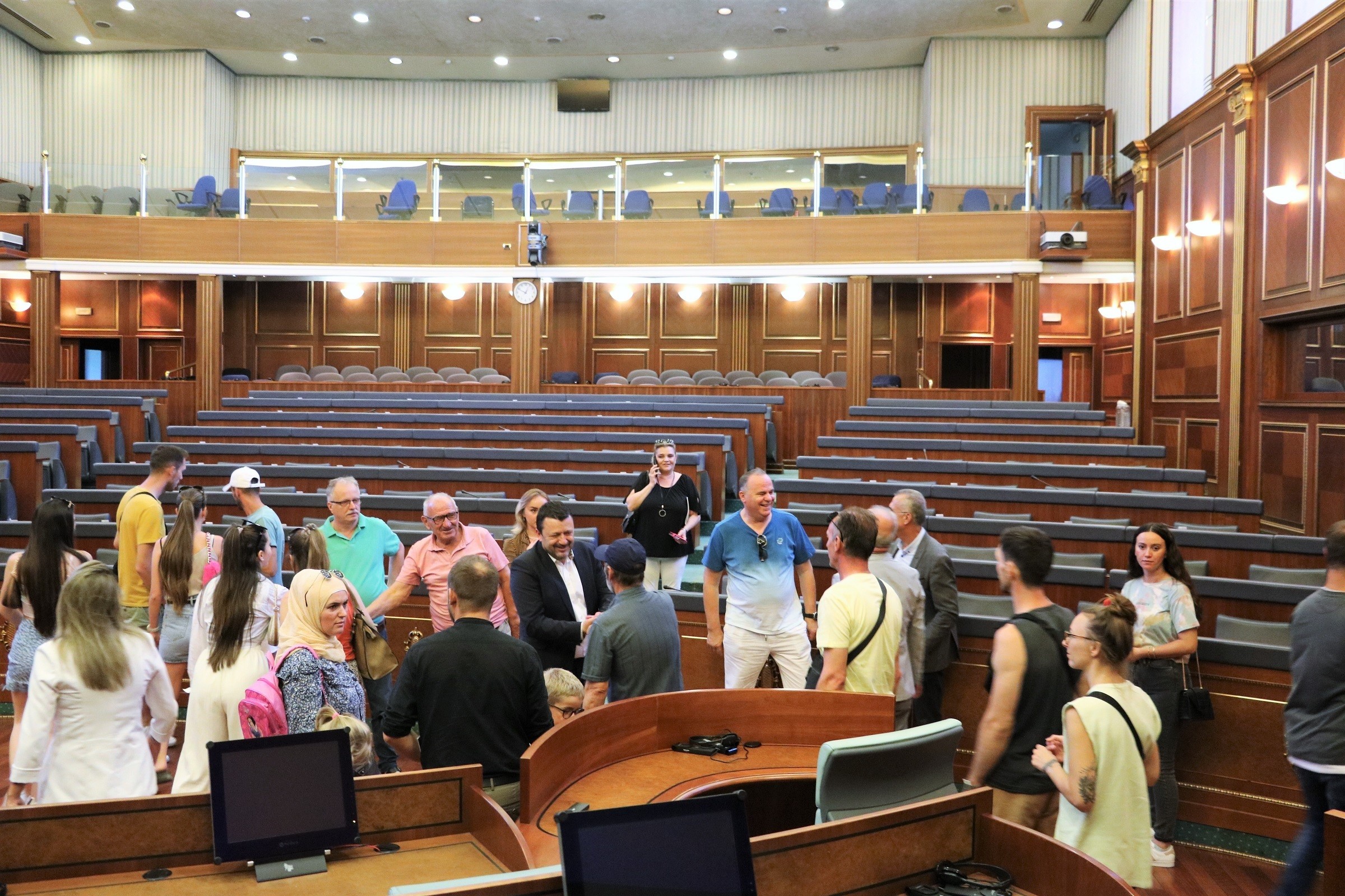 Rreth 200 bashkatdhetarë vizituan Kuvendin e Kosovës